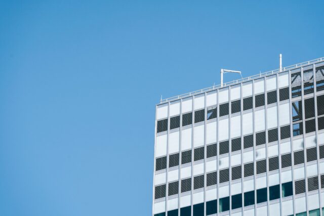 Q125：請問要如何評估是否申請理財房貸? 目前有房子，正在繳貸款，已繳三年，這樣可以轉申請理財房貸嗎?