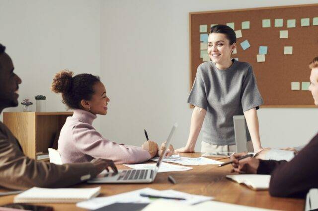 十六、新創或所營企業如變更營業地址、營業項目或名稱後，關於未滿8 年申請期限之規 定，是否可依變更登記日重新計算？