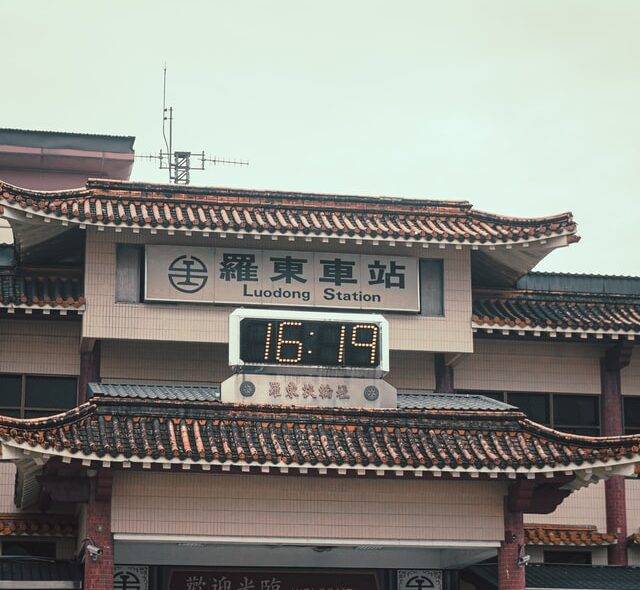 Q167：請問自住房屋，在羅東夜市附近(20年屋)，實價落在650-850萬，這樣拿屋子貸款可以帶幾成左右? 是否要買賣才能做貸款，還是一樣可以抵押借款?用房貸的方式?