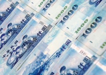 Q1800：請問這邊有機會超出22倍信貸嗎？條件是公務人員、服務大約8年