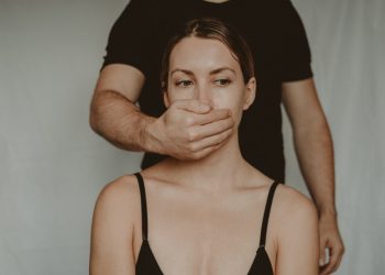 台灣掀#MeToo 浪潮「何謂性騷擾？ 性侵害定義？ 性霸凌定義？ 該怎麼求助？」圖/pexels