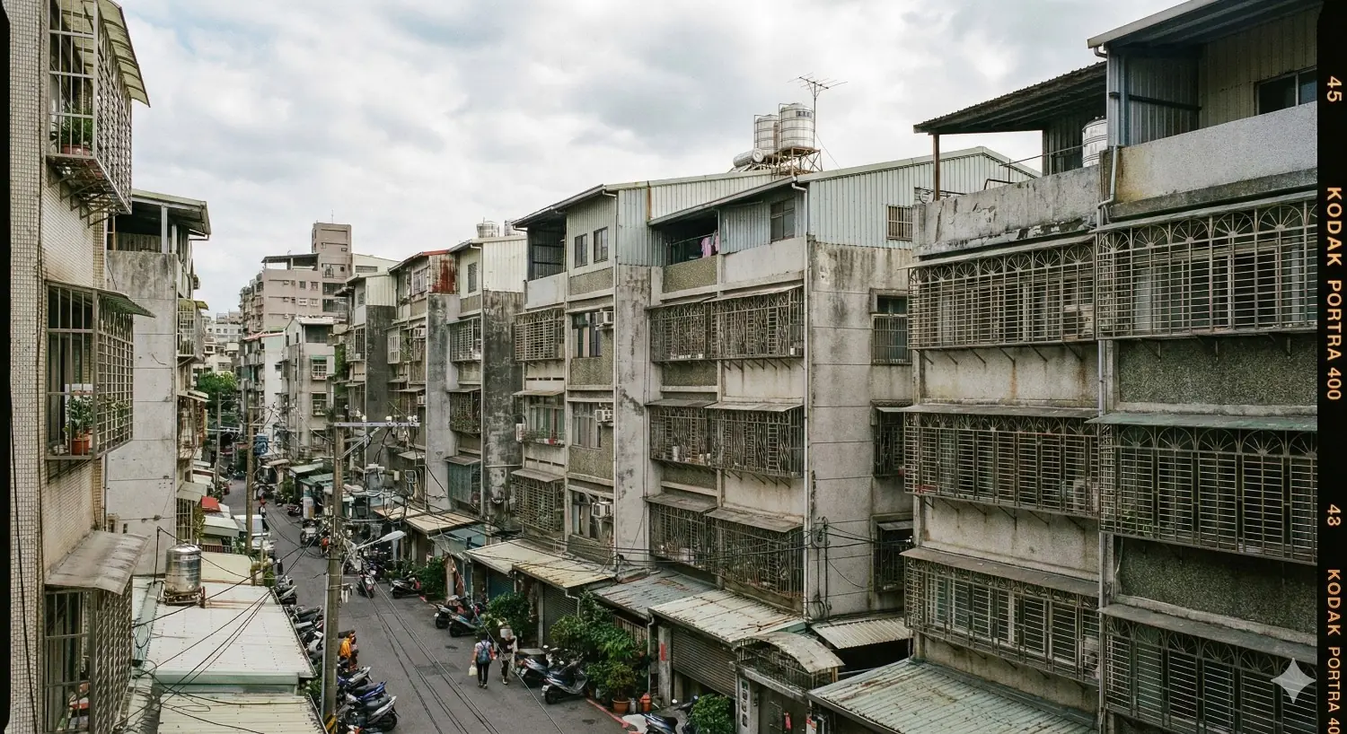 巷弄公寓 vs. 山郊華廈，誰才是避風港？這步算錯恐變「負資產」